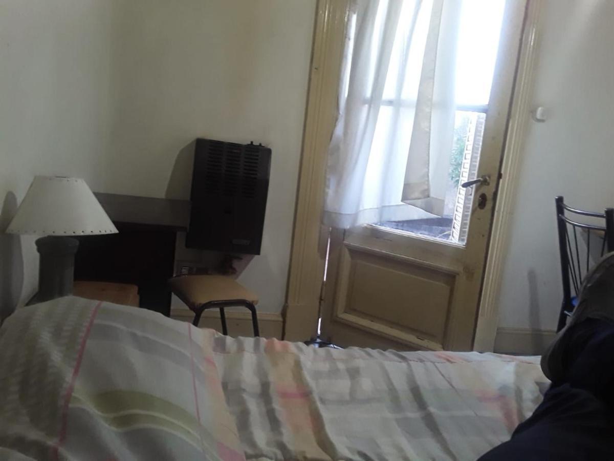Habitac Indiv Casa De Familia, Flores Buenos Aires Dış mekan fotoğraf